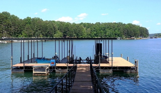 Lake House Near Clemson Private Boat Dock WiFi 65" TV Grill Kayaks Deep Water