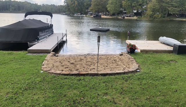 Lake House on Great Bear Lake with Pontoon available, all sports lake