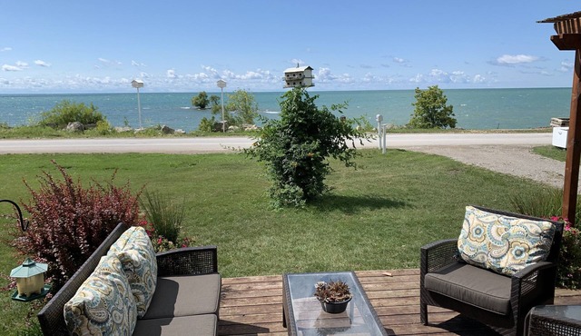 Lake House on Lake Erie with Private Beach