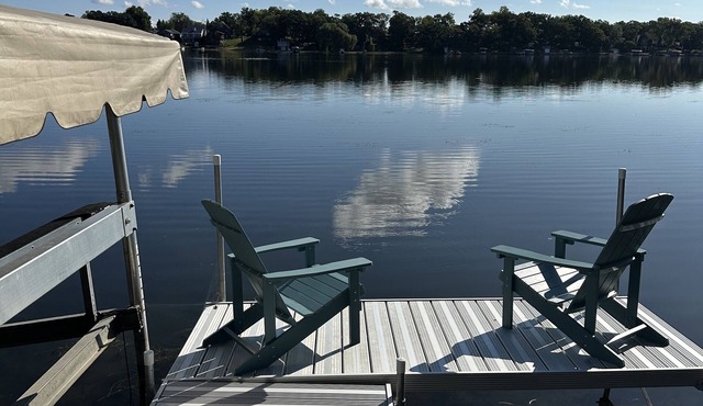 Lake House ON the Water! Unbelievable Views! Hot tub! Kayaks! NEWLY RENOVATED!