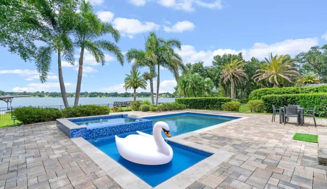 Lake House + Pool, Dock, Walk to Universal Studios