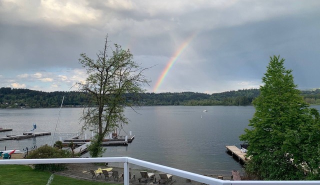 Lake house, private beach, Jacuzzi tub, large deck