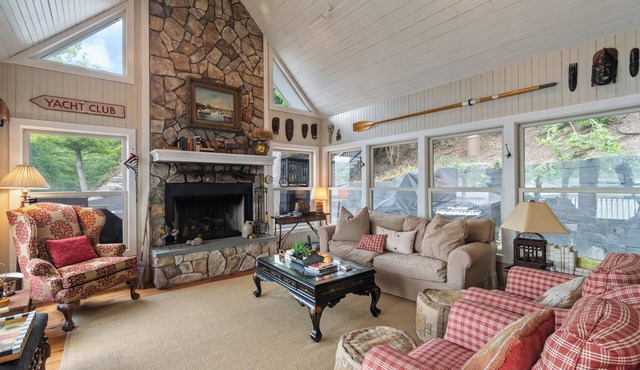 Lake House Retreat on Beautiful Canandaigua Lake Sleeps 12