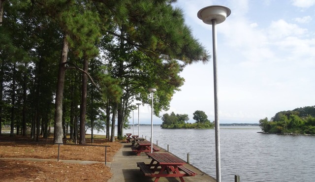 Lake House Retreat - Ski/Fish/Relax on "The Rez" in Brandon, MS