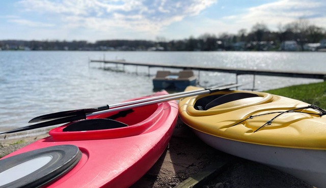 Lake House | Shallow Sandy | Kayaks | Family Fun