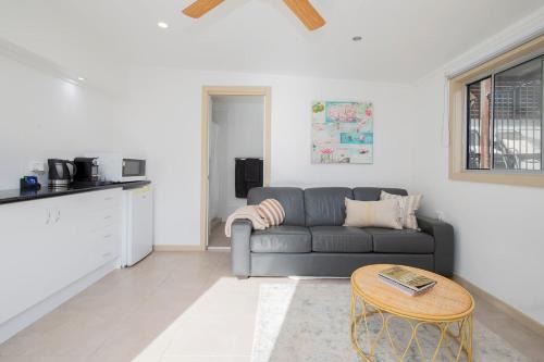 Lake House Studio - A Peaceful Waterfront Hideaway