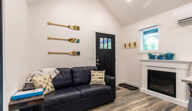 Lake House tiny cabin near Lake Wenatchee