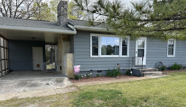 Lake House W/Fenced Yard, Swim Dock, Marinas/Launches, 7 miles to Mtn Home, AR