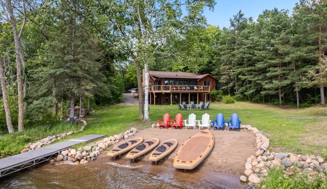 Lake House w/Hot Tub, Game Room, Fireplace & Beach