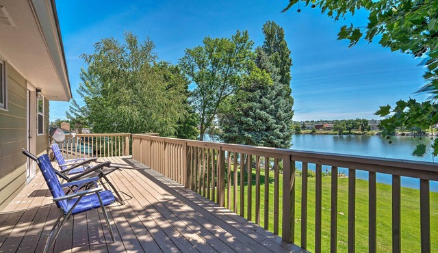 Lake House w/Hot Tub - 1 Mi to Surf 'n Slide