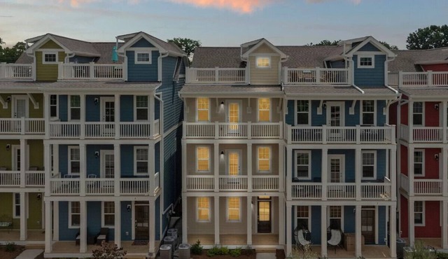 Lake House w/Rooftop Views! 20 to Downtown Nash!