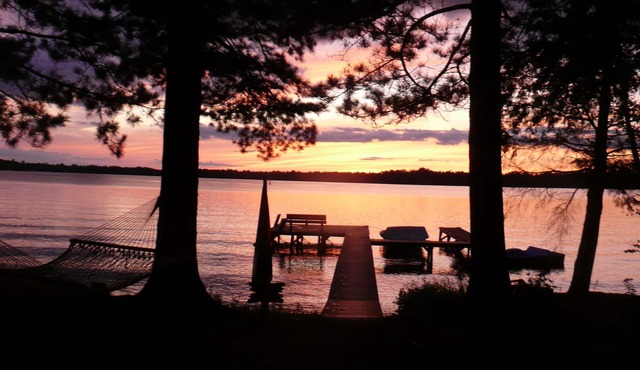 Lake House w/Spectacular Sunset Views -100 ft FLAT Lakefront; Large dock, SAFE -