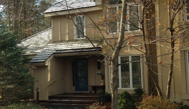 Lake House with 6 FREE Pool Passes Included!