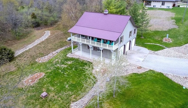 Lake House with a private trail to the beach!