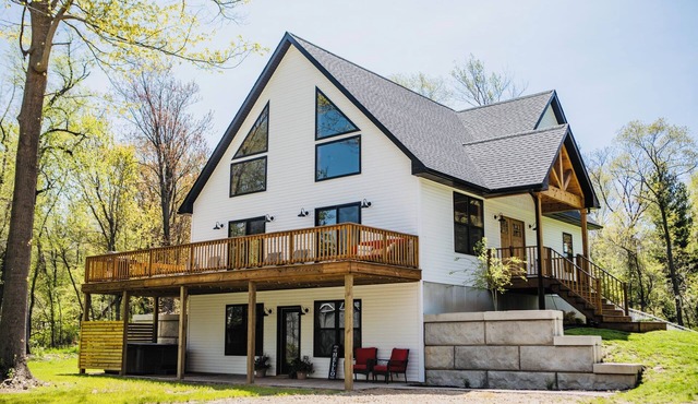 Lake House With Beach Access, Theater, Hot Tub