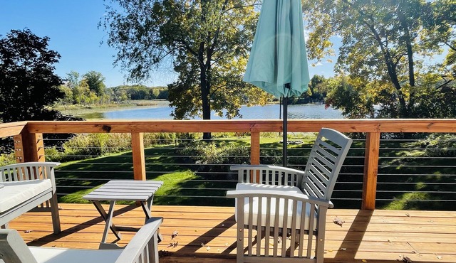 Lake House with Hot Tub - Birding Paradise