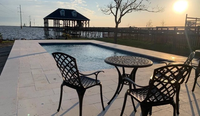 LAKE House with Private Heated Pool, Great for Family Gatherings. Best View!