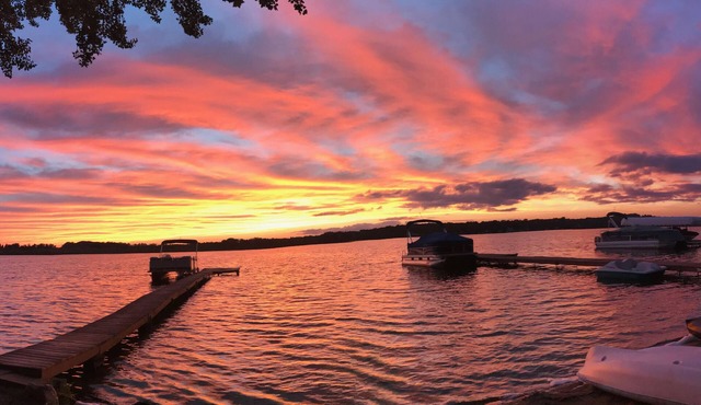 Lake House with Sandy Beach and Amazing Sunsets