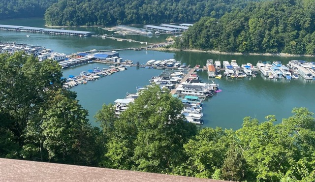 Lake House with stunning view of Lake Cumberland