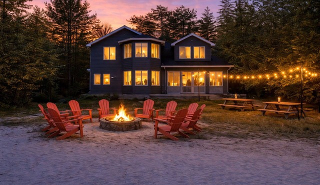 Lake Huron Beach House 10 minutes from Mackinaw City, Kayaks, Gym, Amazing Views