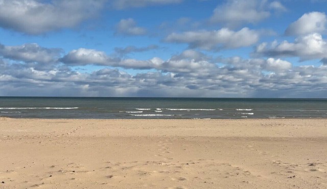 Lake Huron Getaway w/Sun Porch & Beach Fun!