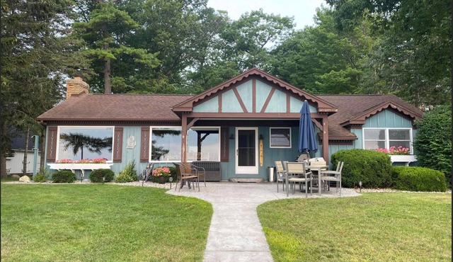 Lake Huron Lake House - Sleeps 10