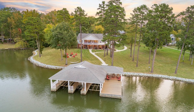 Lake Hyco Retreat - Family Friendly, VIR, Raleigh, Durham, RDU