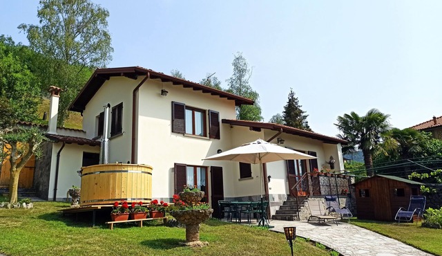 Lake Iseo - Detached house with Finnish tub garden WI-FI outbuilding