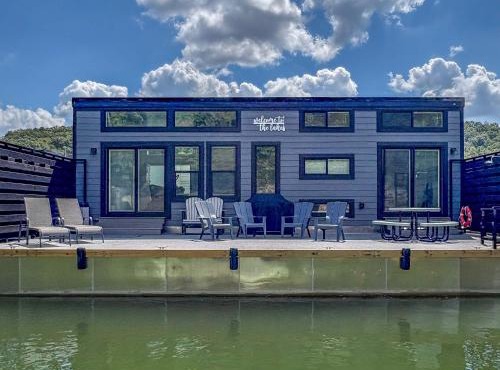 Lake-It-Easy Floating House on Lake Cumberland