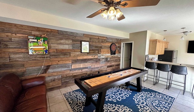 Lake It Easy – Waterfront 7 BDR!