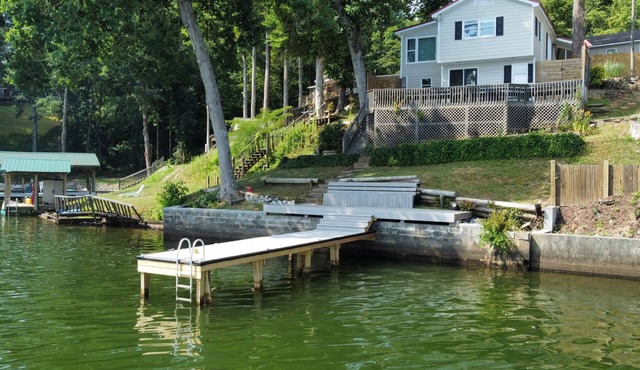 Lake Jackson Waterfront Home w/breathtaking views & dock