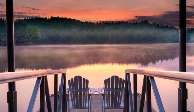 Lake James Country-style House - Deep Cove, Pool, Screen Porch, Kayaks & SUP!