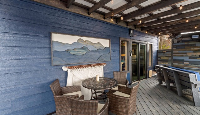 Lake James Cozy Cabin. Waterfront!