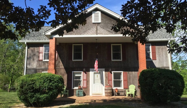 Lake James Historic Couple's Retreat 10 mins from Lake James, on Wine Circuit