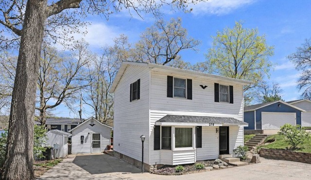 Lake James Lakehouse Retreat w/Huge Deck, Dockspace, Great Views & room for 12!