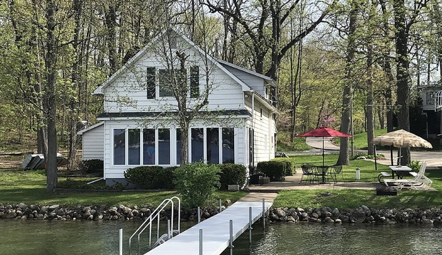 Lake James Red Sands Beach Lake Front Cottage - Family Friendly!