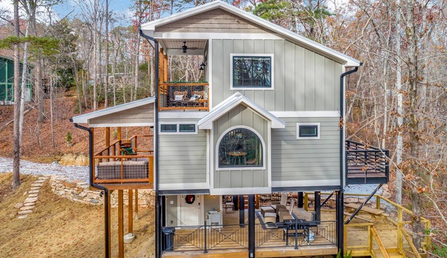 Lake Jocassee sunflower tree house