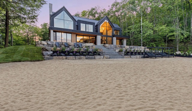 Lake Joseph Beach house - Bringing the Caribbean to Muskoka