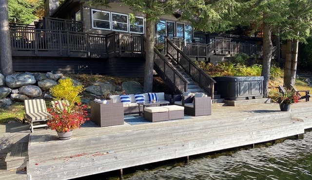 Lake Joseph Muskoka - 3BR+ Waterfront Cottage
