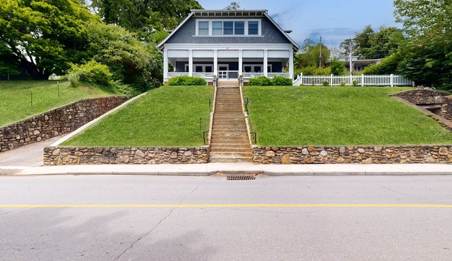 Lake Junaluska Retreat: Gas Grill, Family Fun, Serene Views, Pool