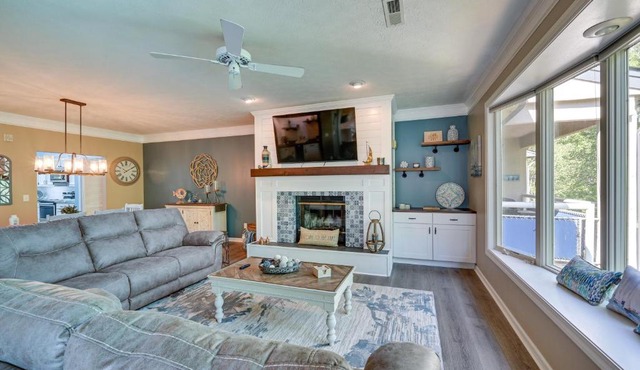 Lake Keowee Condo Resort Pools and Lake Access!