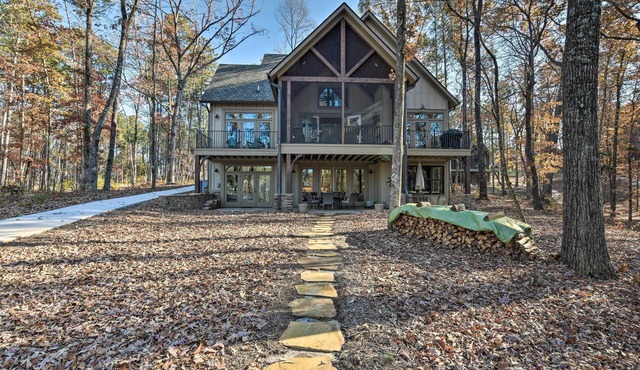 Lake Keowee Cottage w/Deck & Private Dock!