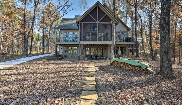Lake Keowee Cottage with Deck and Private Dock!