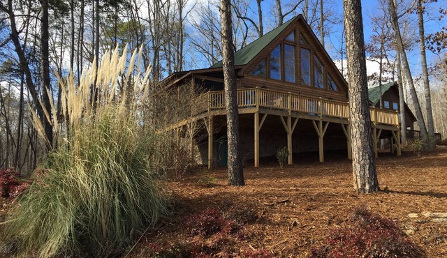 LAKE KEOWEE LAKEVIEW CABIN WITH DOCK CLOSE TO CLEMSON