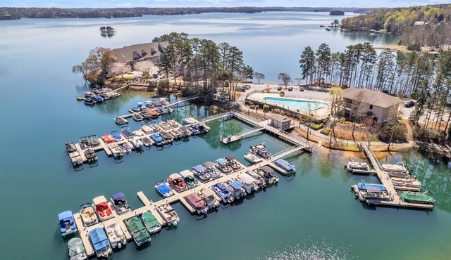 Lake Keowee Resort -Pools, Golf, Boat, Pickleball, Dog Friendly