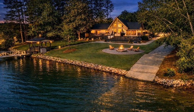 Lake Keowee Retreat w/Private Dock and Boat Ramp