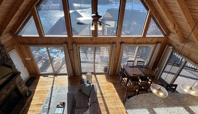 Lake Keowee Retreat with boat slip & lots of entertainment space near Clemson U