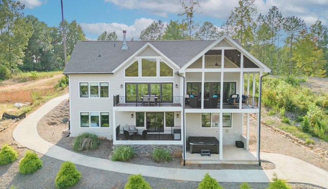 Lake Keowee waterfront Escape!