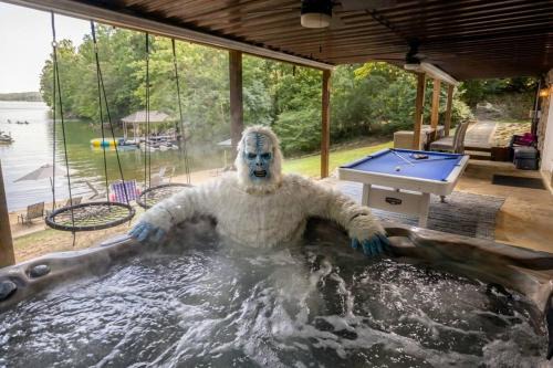 Lake Keowee’s Cabin By The Cove, Boat & PWC Option