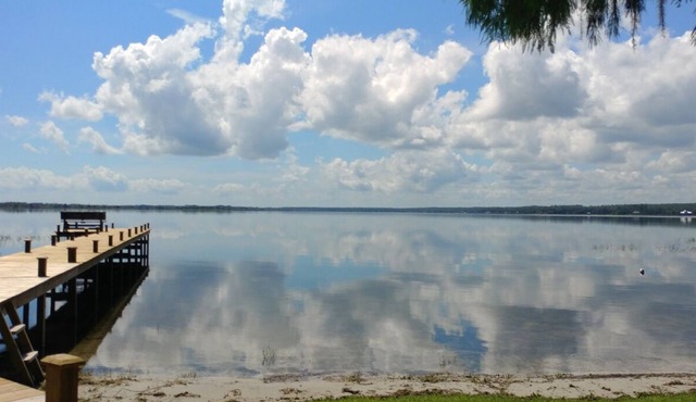 Lake Kerr Lakefront Retreat, private waterfront and dock, spacious home.